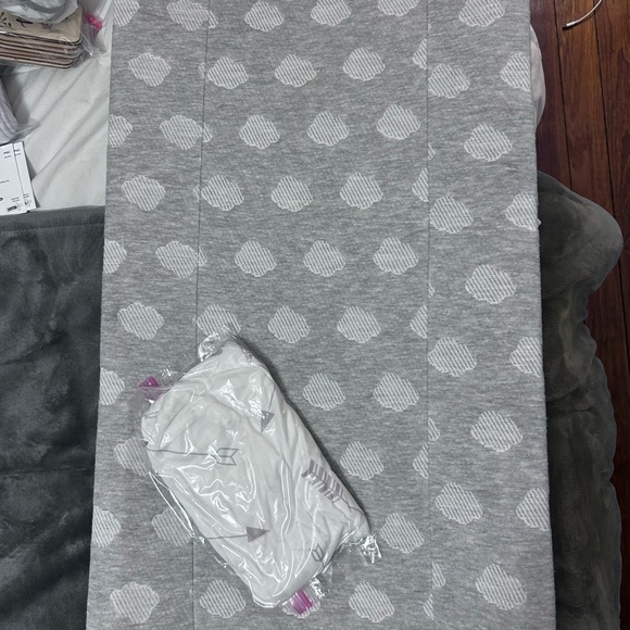 Jool Baby Changing Pad with 2 covers - Picture 7 of 8